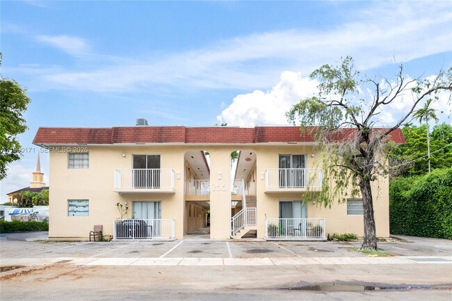 Building Photo - 2661 SW 11th St