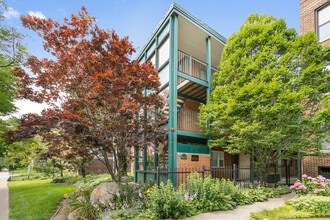 Building Photo - 7606 N Eastlake Terrace