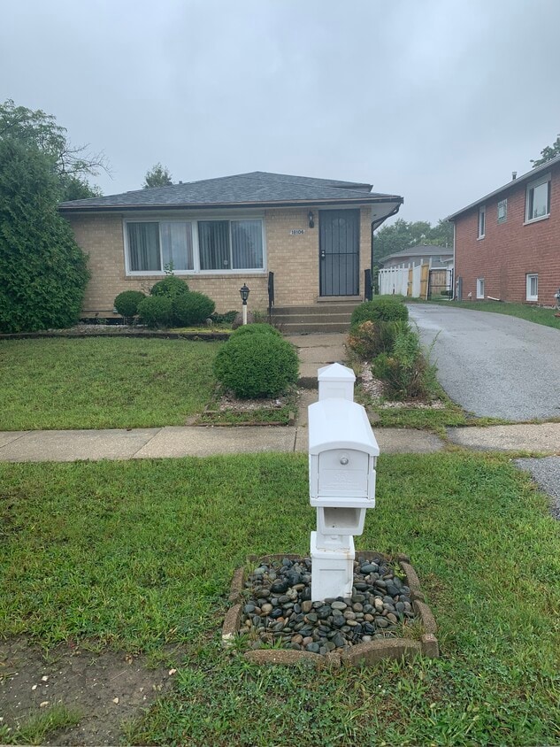 18106 Birch Ave, Country Club Hills, IL 60478 House Rental in Country