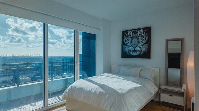 Foto del edificio - 60 SW 13th St