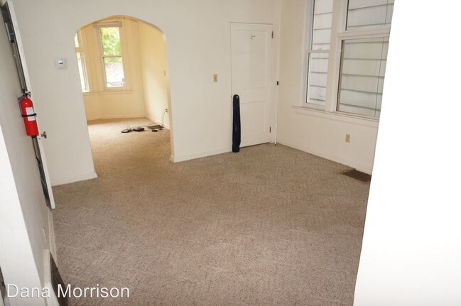 Foto del edificio - 810-812 E 3rd St