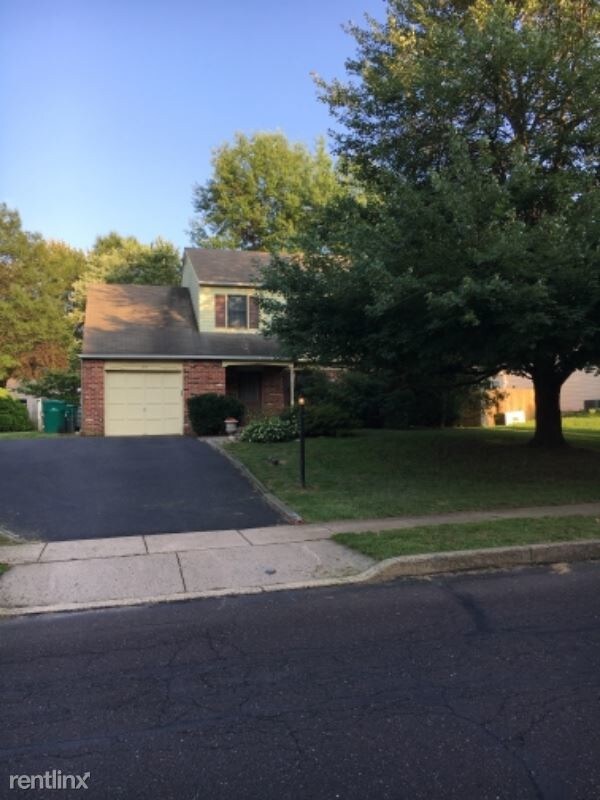 Primary Photo - 3 br, 1.5 bath House - 103 village green lane