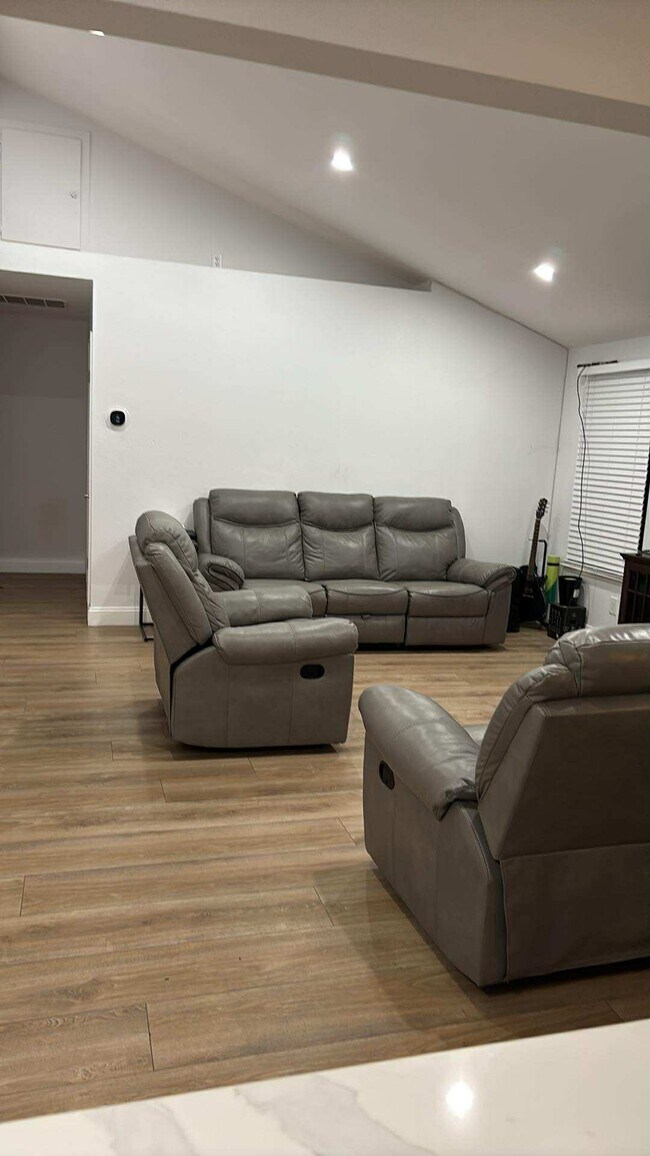 Foto del edificio - 1680 Gamay Cir