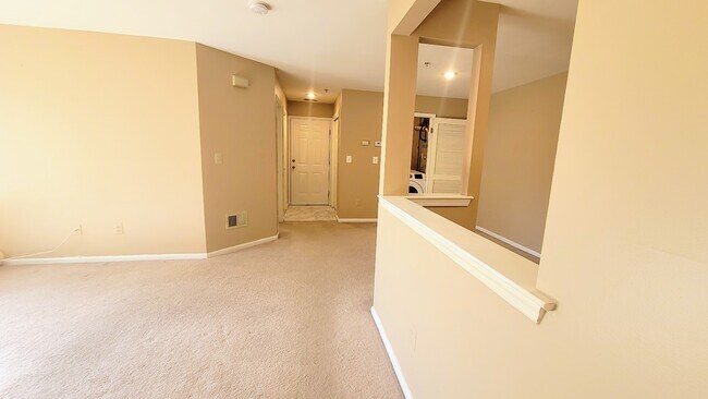 Building Photo - 1216 Waterford Dr