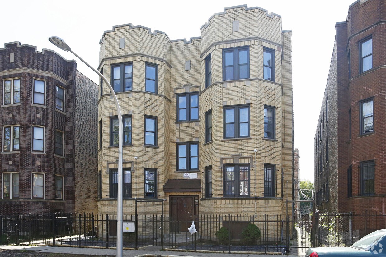 Building Photo - 4911 W Adams St