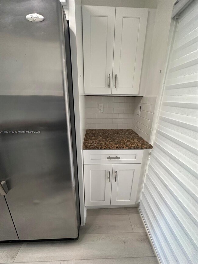 Foto del edificio - 1852 SW 7th St