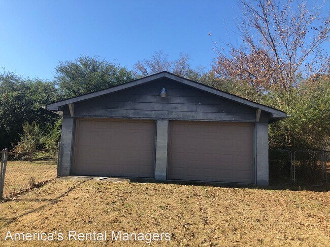 Building Photo - 3 br, 1 bath House - 2244 2nd Place NE