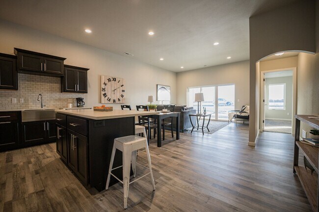 Building Photo - Patio Home Living in a Quiet HOA Community!
