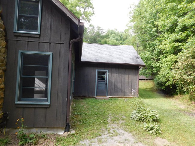 Building Photo - 1051 Upper Plott Town Rd