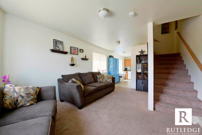 Foto del edificio - 3 bedroom 2 1/2 bath, 1245 sq. ft., townho...