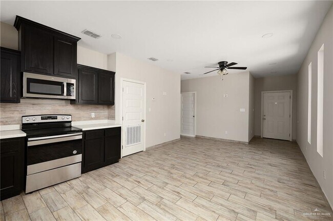 Foto del edificio - 16 W Harrison Ave