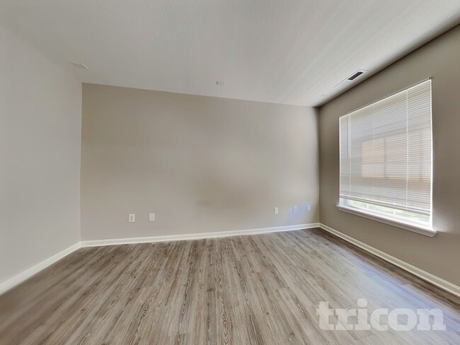 Building Photo - 10213 Blue Sky Dr