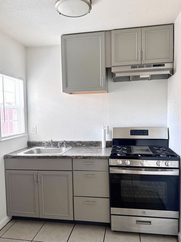 Building Photo - 416 1/2 North School Street, 3