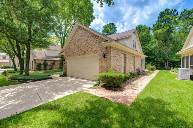 Foto del edificio - 25 Fairway Oaks Pl