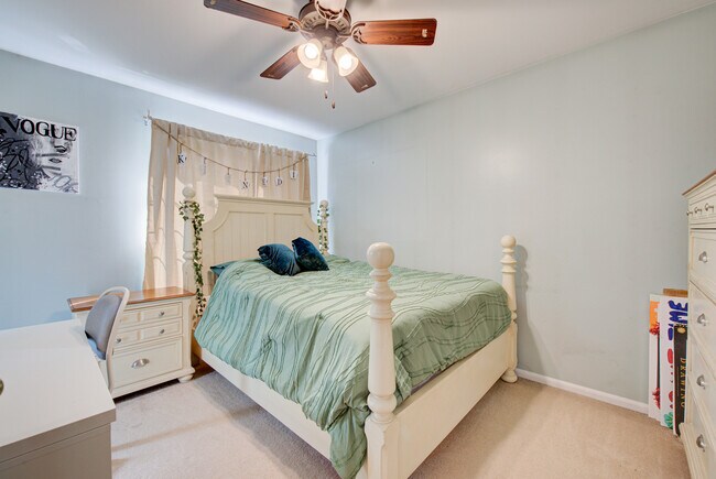 Building Photo - 481 Knoll Crest Dr