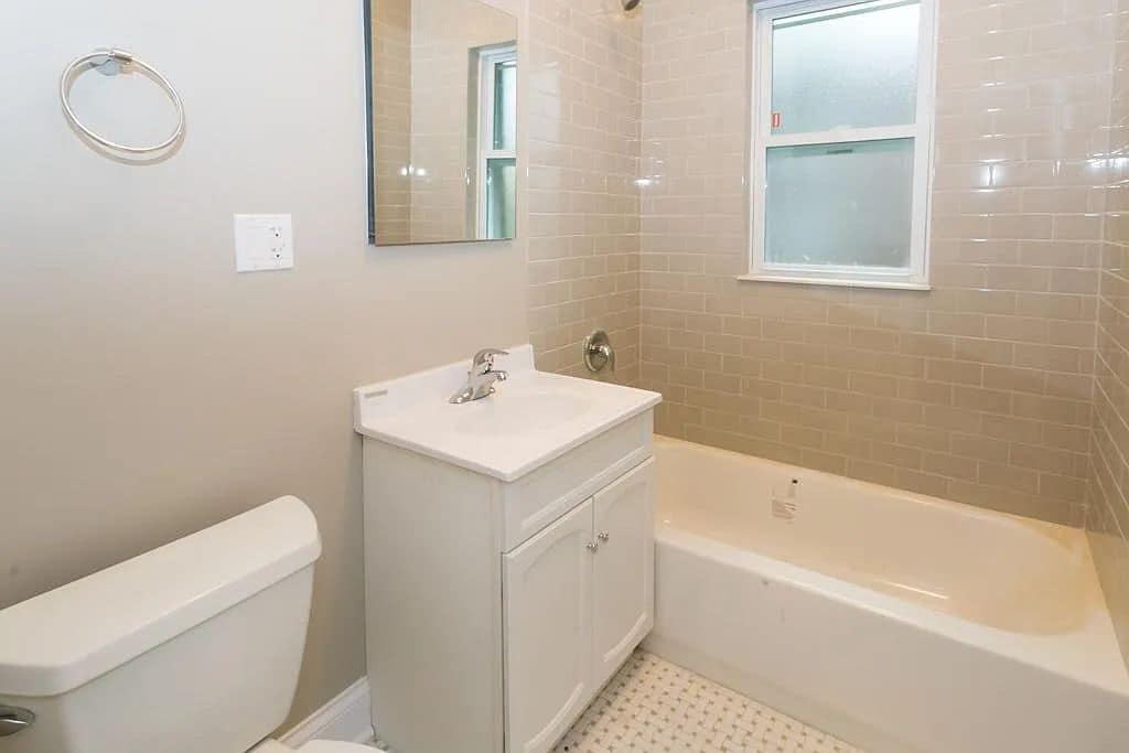 Building Photo - 4706 N Racine Ave