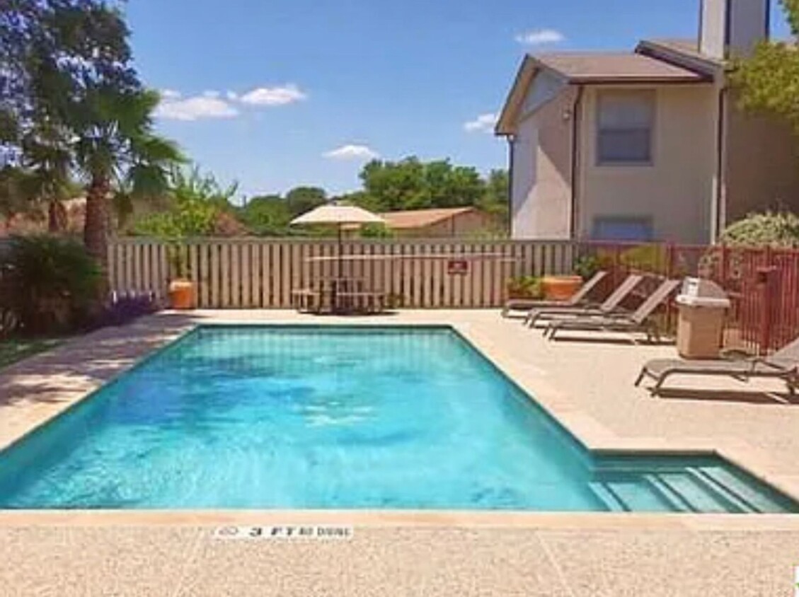 Primary Photo - Langtry Apartments- 2 Bedroom 2 Bathroom