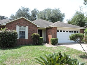 Building Photo - 211 Westview Dr