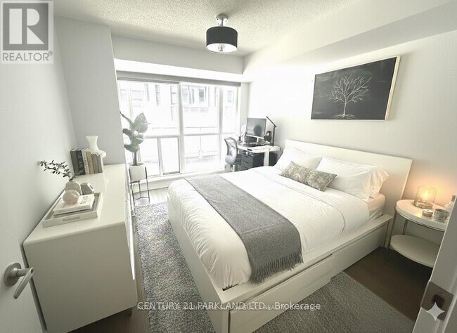 Photo du bâtiment - 270 Wellington St W