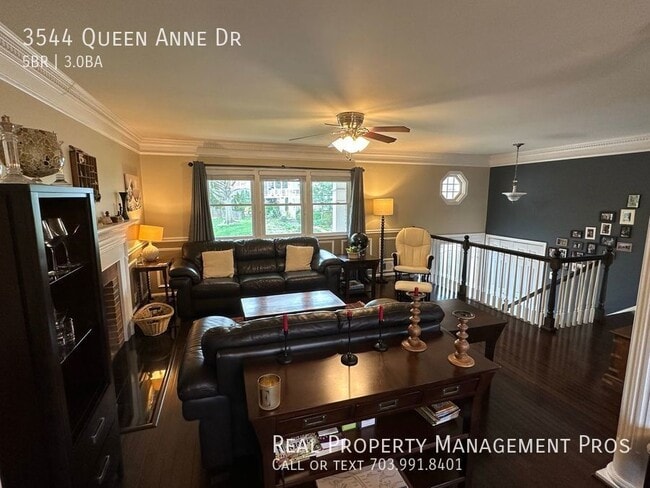 Building Photo - 3544 Queen Anne Dr