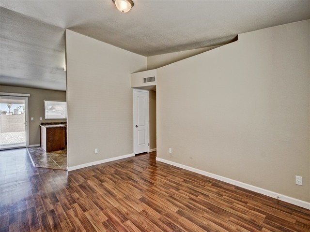 Building Photo - 10930 W Montecito Avenue