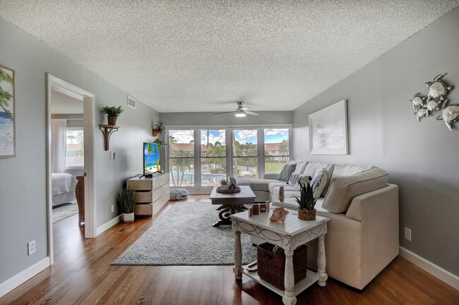 Building Photo - 154 Palm Dr