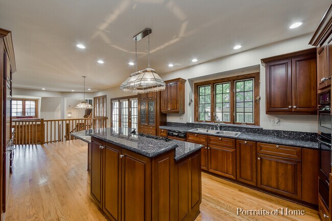 Building Photo - 657 Plumtree Rd