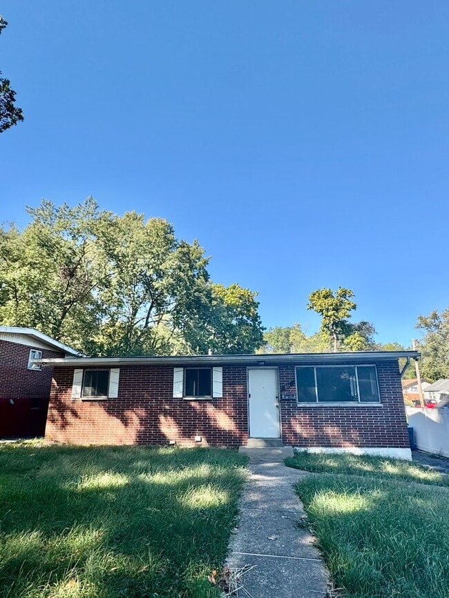 Building Photo - 801 Thomas Ave