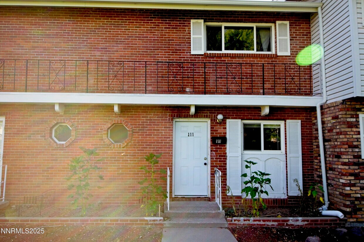 Primary Photo - 111 Smithridge Park