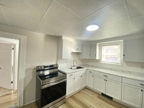 Building Photo - 114 Jewett St