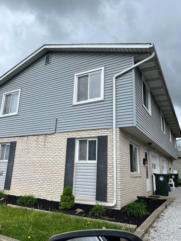 1417 Field St NW, North Canton, OH 44709 Townhome Rentals in North