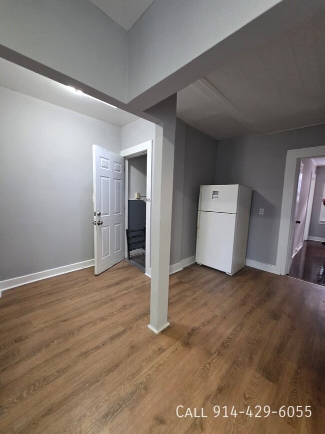 Building Photo - 155 School St