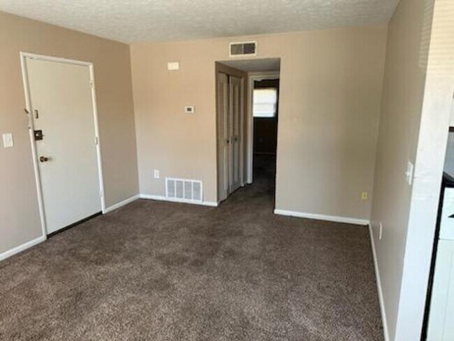 Building Photo - 4903 Saddlebrook Ln