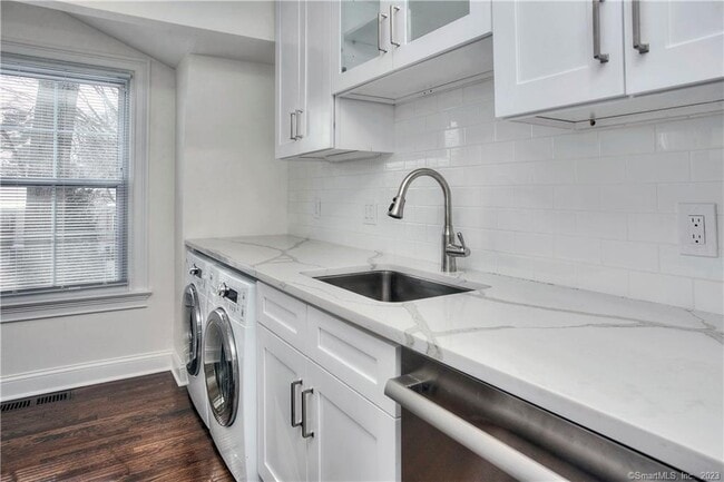 Building Photo - 245 Unquowa Rd