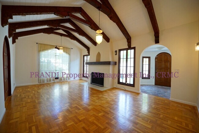 Building Photo - "Luxurious 4-Bed, 5.5-Bath Home with Solar...