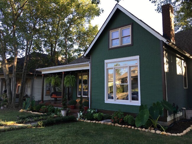 Foto del edificio - Charming East Nashville home with fenced yard!