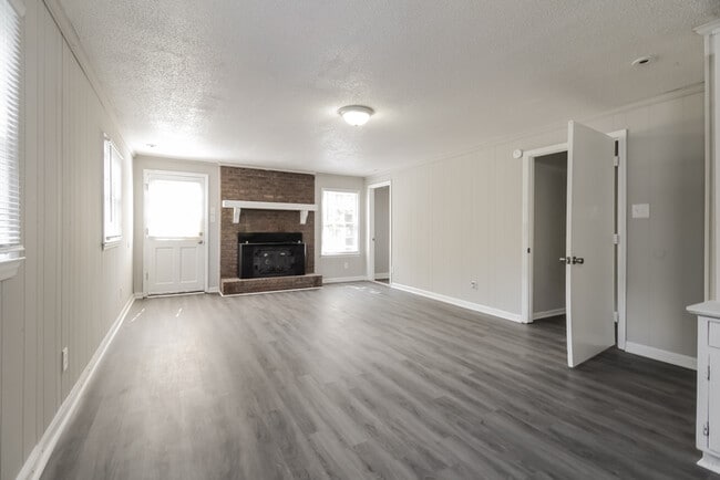 Building Photo - 116 Mountainbrook Ln