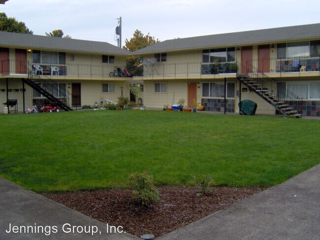 Building Photo - 151 Maple St