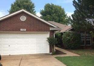Building Photo - 1023 Pruett Dr