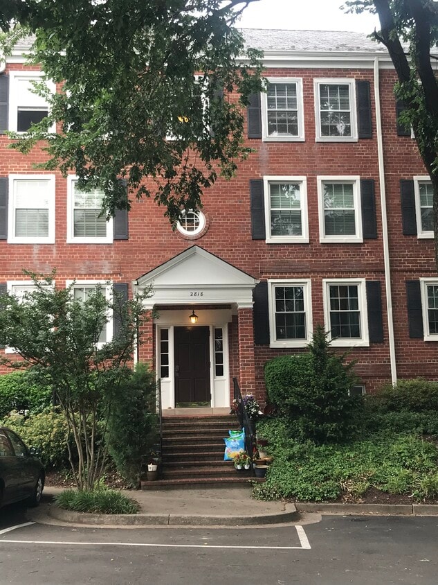 Primary Photo - 2818 S Abingdon St
