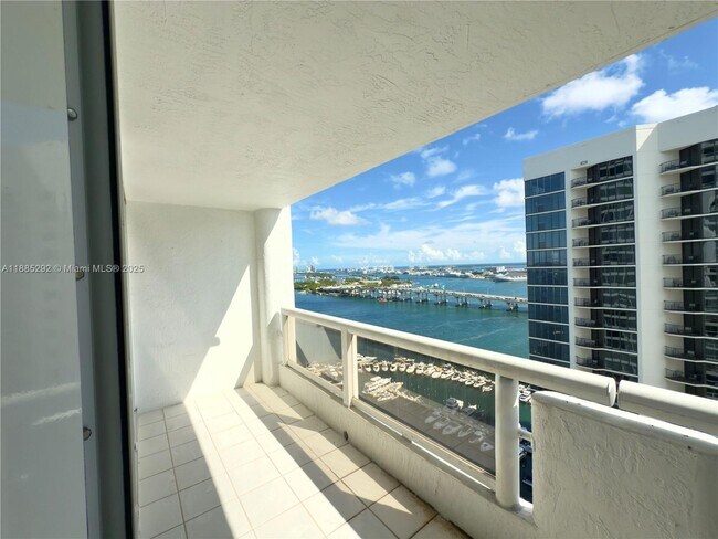 Foto del edificio - 1717 N Bayshore Dr