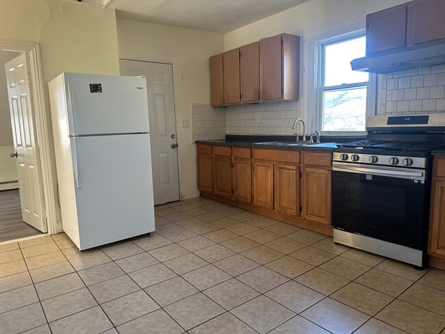 Building Photo - 106 Taylor St