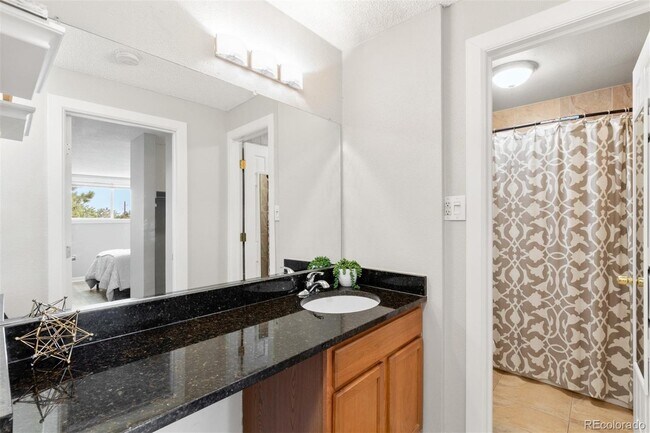 Building Photo - 2375 S Linden Ct