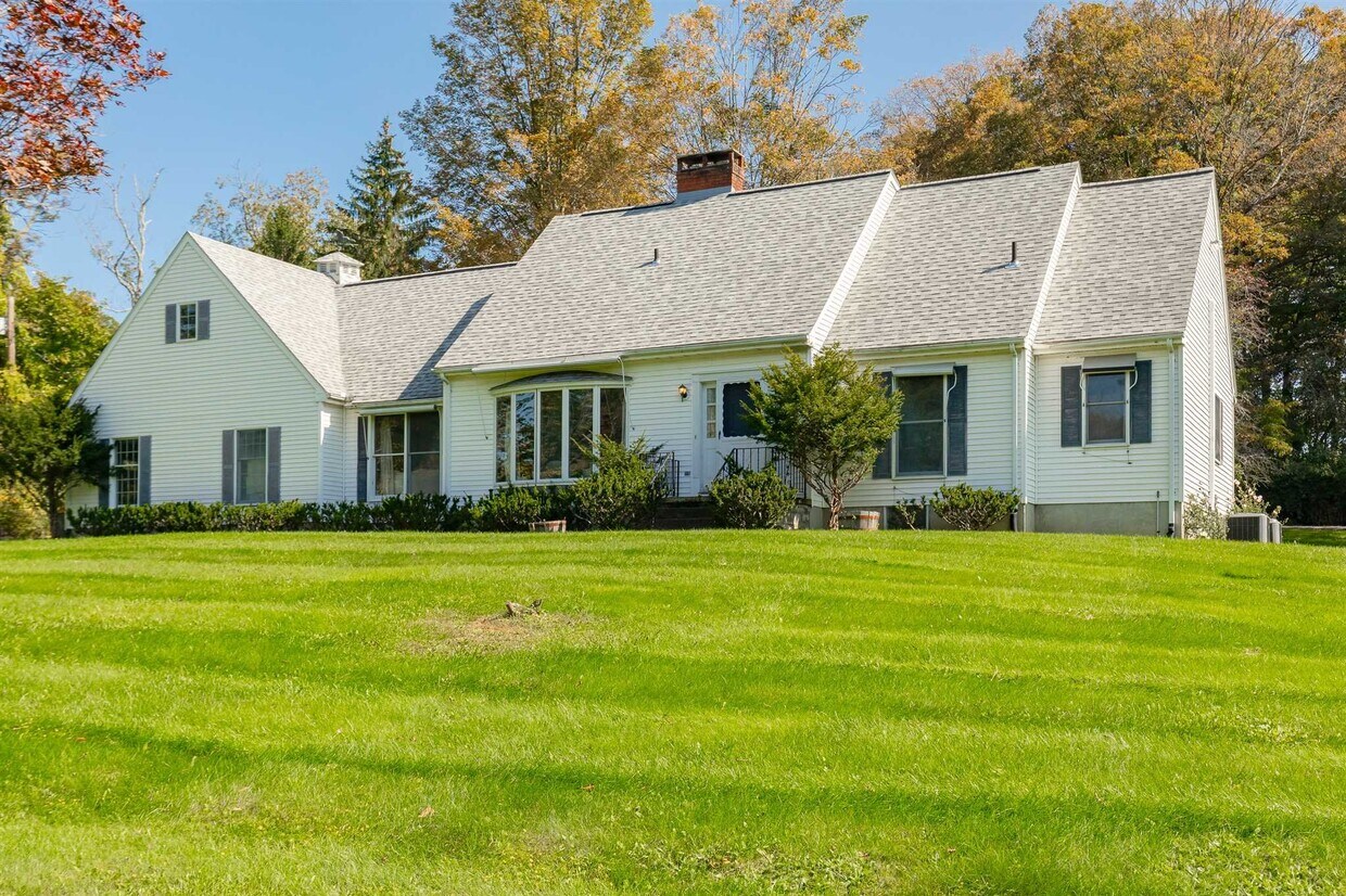 Primary Photo - 884 Chestnut Ridge Rd