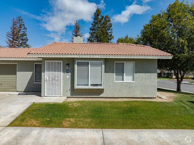 Building Photo - 2625 Brookside Dr