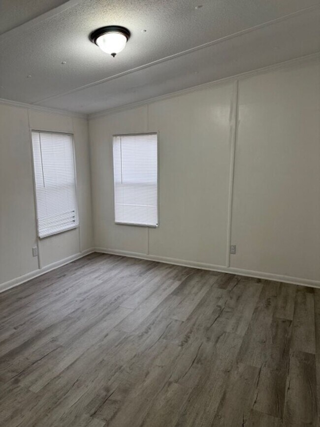 Foto del edificio - 3 Bedroom 2 Bath Doublewide Mobile Home