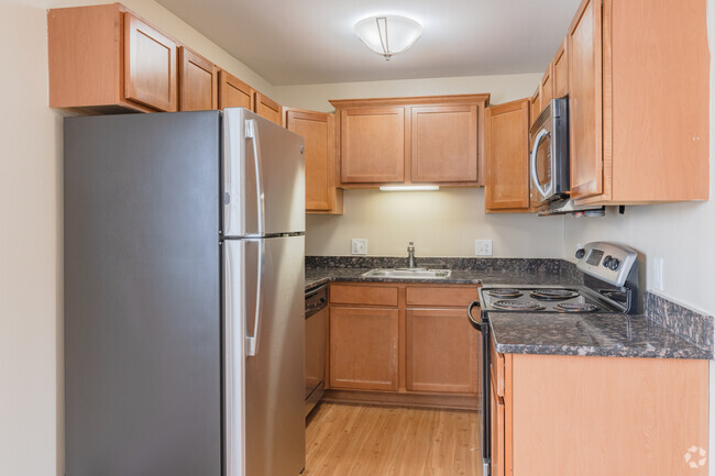 3BR, 2BA, Kitchen - Briarwood Park Apartments