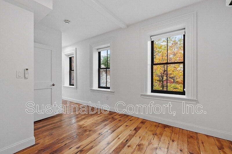 Primary Photo - 205 Summer St