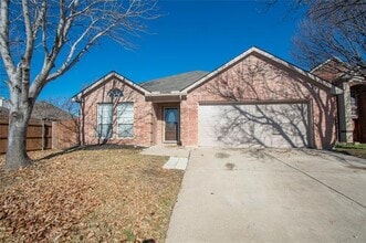 Building Photo - 736 Silverbrook Dr