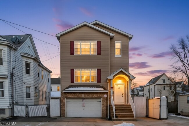 Foto del edificio - 110-PT112 Redwood Ave